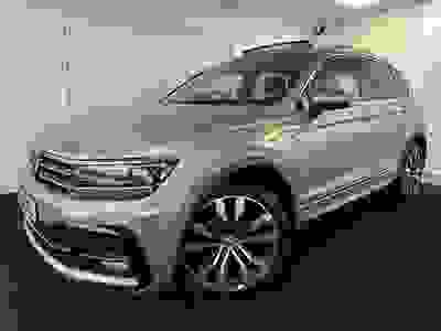 Used 2019 Volkswagen Tiguan DIESEL 2.0 TDI R-Line Tech SUV 5dr Diesel Manual Euro 6 (s/s) (150 ps) at Hodgson Car Sales
