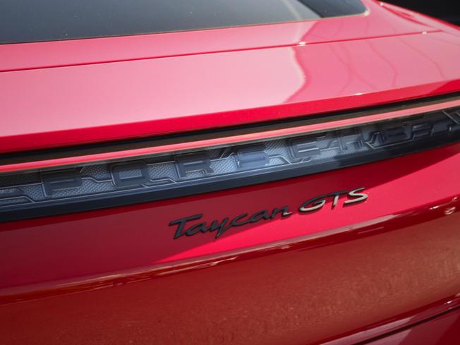 PORSCHE Taycan Photo 13