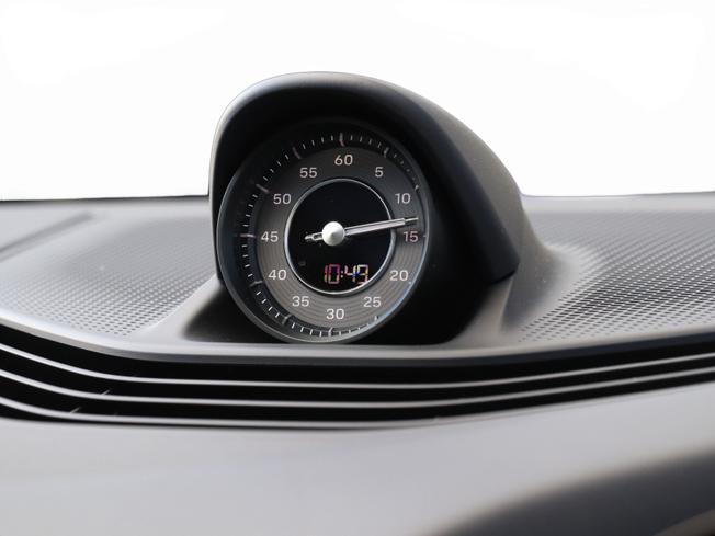 PORSCHE Taycan Photo 20