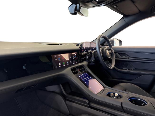 PORSCHE Taycan Photo 13