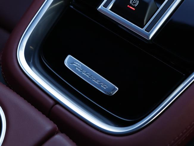 PORSCHE Panamera Photo 26