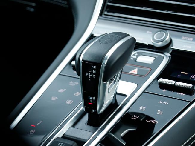 PORSCHE Panamera Photo 23