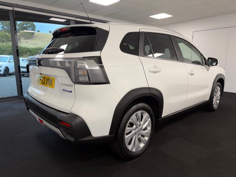 Suzuki S-Cross Photo df9a8c21-c45c-4d07-8ee1-1607d5fc64a5.jpg