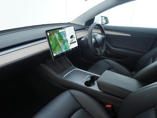 TESLA Model 3 Photo dfa81f42-b12f-48fc-8172-cfa087399293.jpg