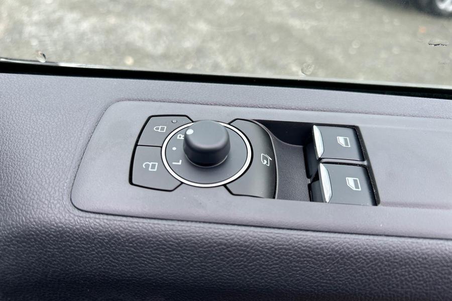 Ford TRANSIT CUSTOM Photo dfbae6b6-a574-4665-8a10-511ca9b3c285.jpg