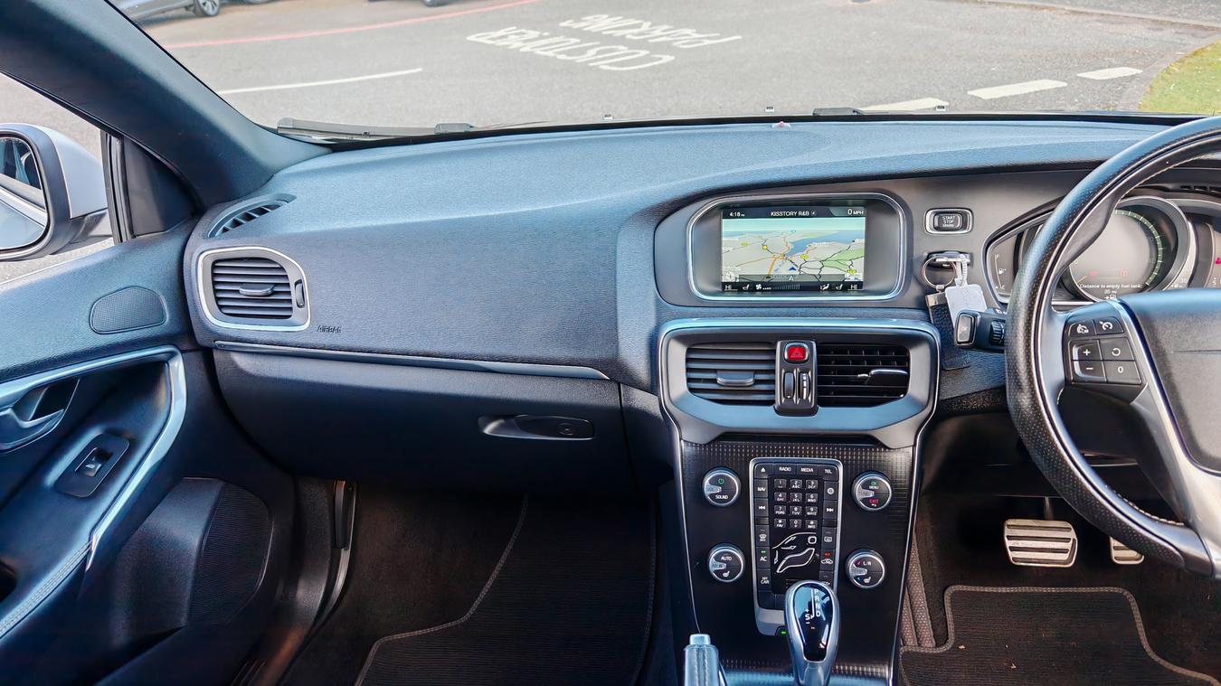 Used Volvo V40 EO66TKE 27
