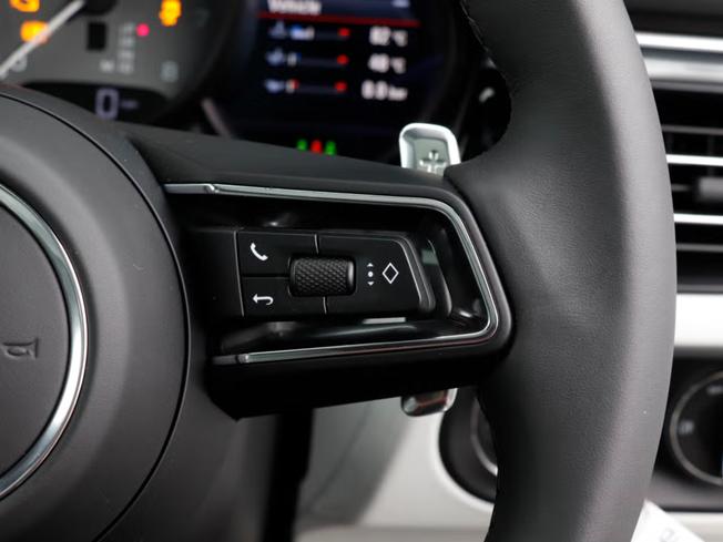 PORSCHE Macan Photo 18