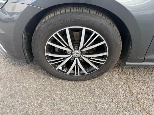 Volkswagen Golf Photo dfedf7dd-b287-40fd-882e-12ce4ba11d02.jpg