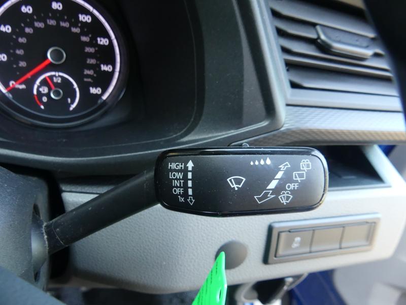 Volkswagen Transporter Shuttle Photo dff07100-9932-47a4-9d31-d7d4e975255c.jpg