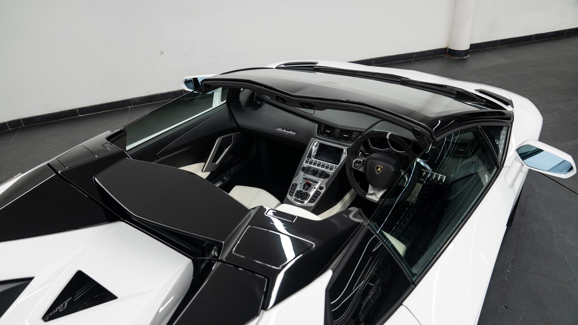 LAMBORGHINI Aventador Photo dfff2c84-9060-43ff-b521-c9f096ff91bd.jpg
