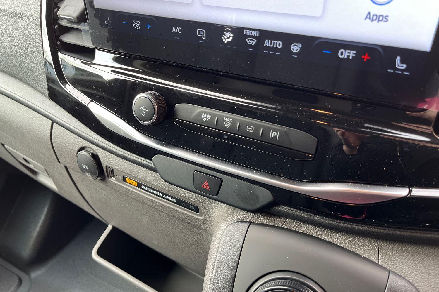 Ford E-TRANSIT Photo 36