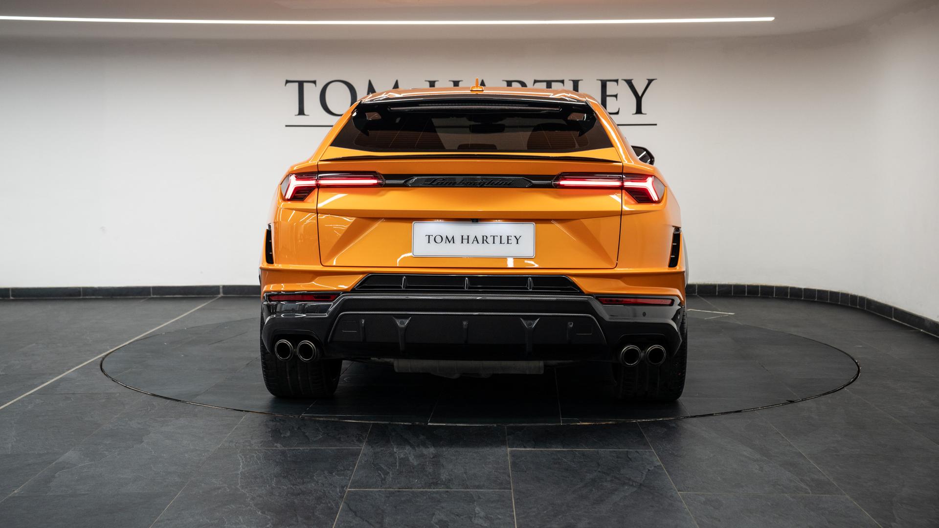 LAMBORGHINI Urus Photo e0216609-a345-4dc7-847c-8692d6b6a8a1.jpg