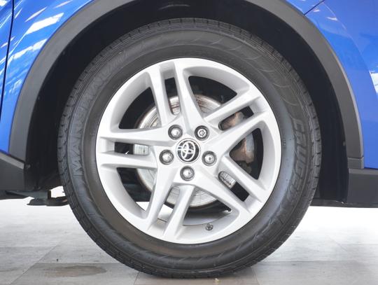 Toyota C-HR Photo e0228433-37ef-432a-b2d0-aa64f9635d9f.jpg