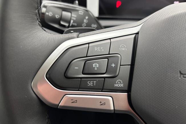 VOLKSWAGEN  Tiguan Photo 16