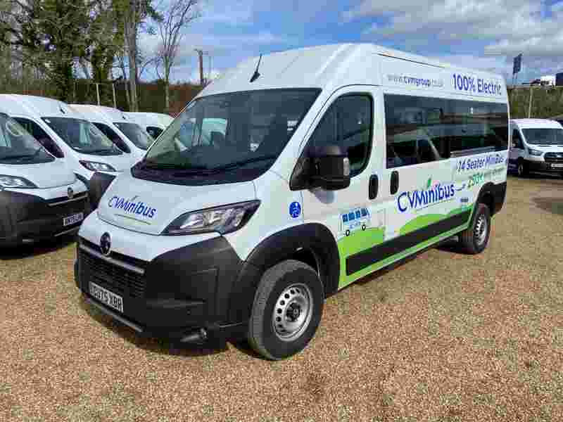 2025 VAUXHALL MOVANO ELECTRIC 4250 HD 110KWH PRIME 14 SEATER 5DR ELECTRIC AUTO L3 H2... photo