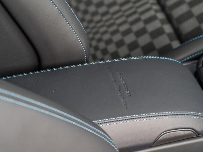 PORSCHE 911 Photo 30