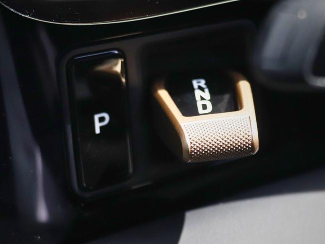 PORSCHE Taycan Photo 38