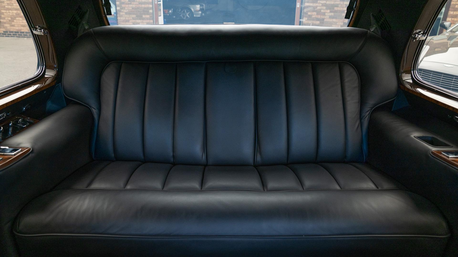 Rolls-Royce Phantom VI Limousine Photo e079cbe3-b620-47ef-a97a-8ed74cd4d484.jpg