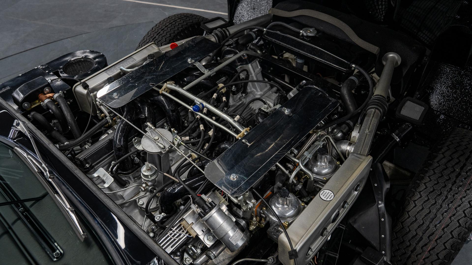 Jaguar E-Type Series III V12 Photo e09b1b05-42b3-45fe-8fc6-34cb365321f8.jpg