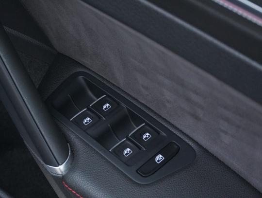 Volkswagen Golf Photo e09f35e3-4f5b-48cf-9ca5-a862442a3da7.jpg