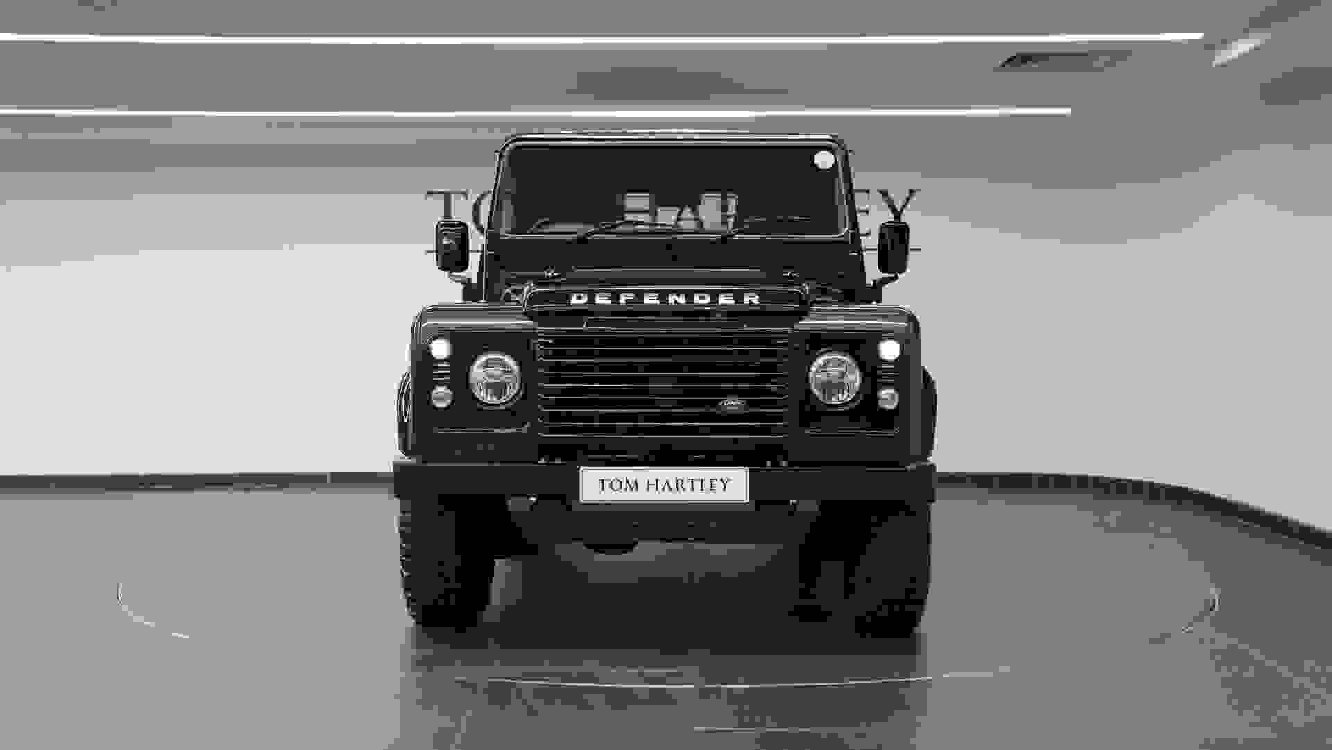 Land Rover DEFENDER 90 Photo e0a7dc24-ce63-4391-bd41-0d6bb7c4264d.jpg