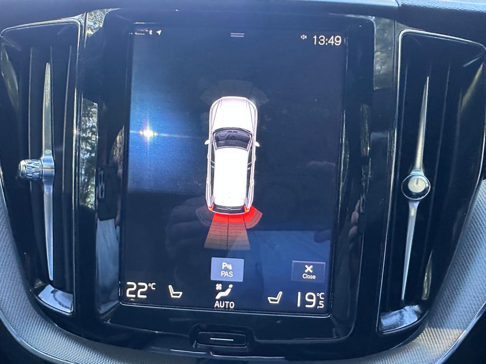 Used Volvo XC60 YN19JSO 33