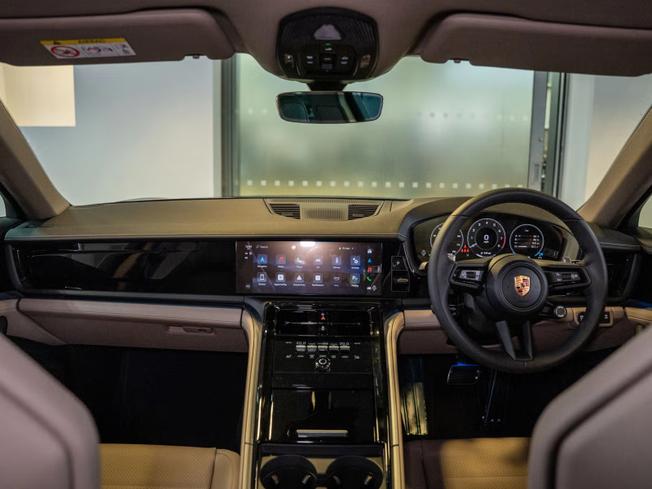 PORSCHE Panamera Photo 19