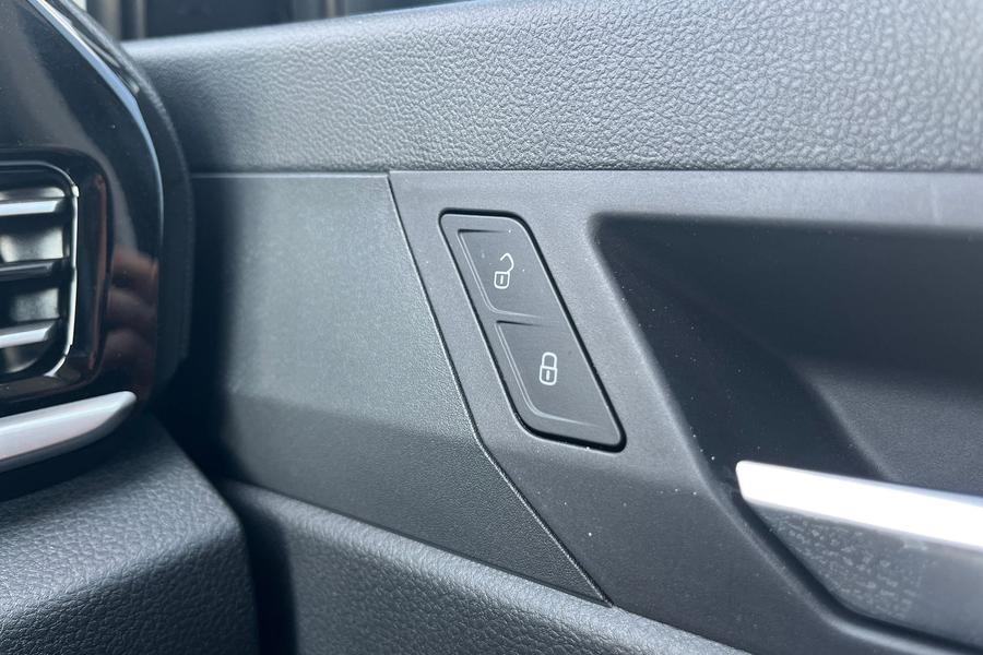 Ford TRANSIT CONNECT Photo e0b513c6-1e84-4a1c-9f67-1bb86a6164e4.jpg