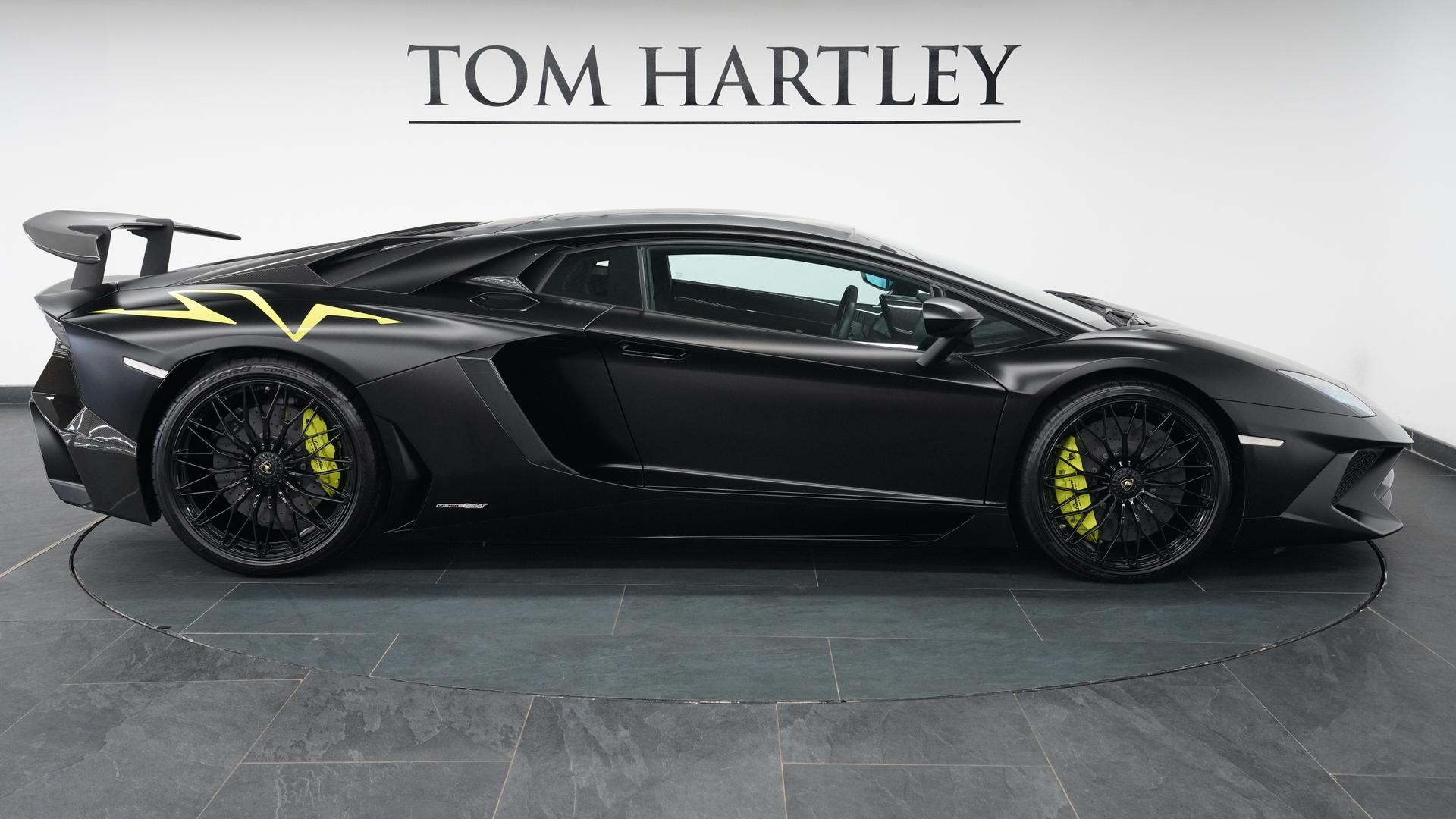 LAMBORGHINI Aventador Photo e0b79da2-8399-4f61-b425-feb46bf6c841.jpg