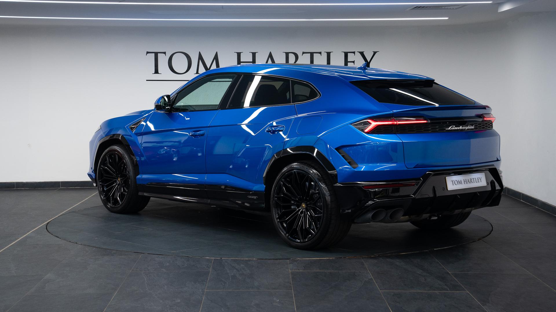 LAMBORGHINI Urus Photo e0b829b5-6ba1-4592-afe6-ea7d4e4c156f.jpg
