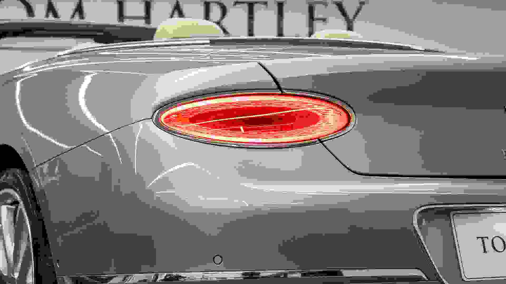 Bentley Continental GTC Photo e0c0b7f3-c3e7-43ec-8dfc-447cb091ffb8.jpg