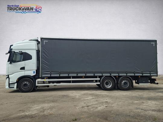 Iveco S-WAY Photo