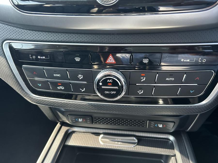 SsangYong Rexton Photo e0cc1ddc-1d49-45a0-8bcf-3c14a4f0bc2a.jpg