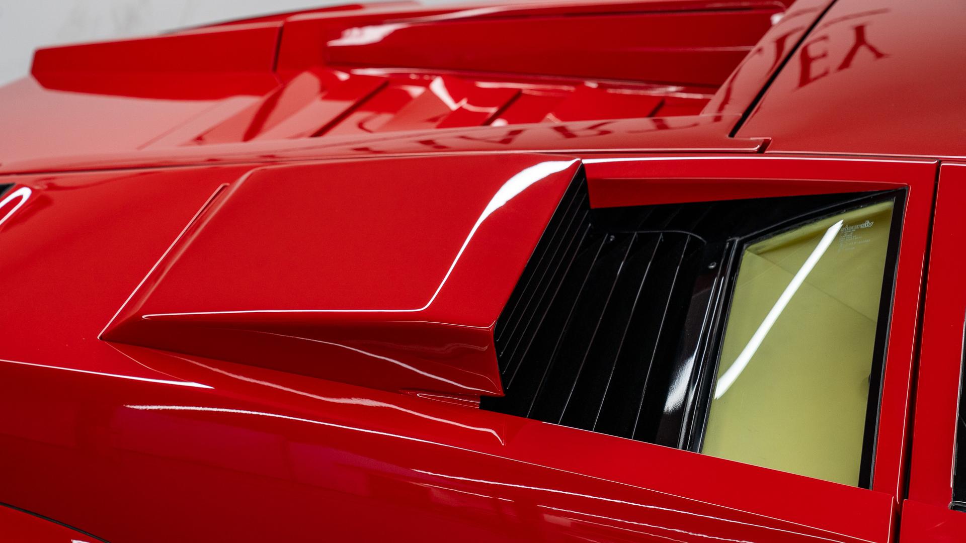 LAMBORGHINI Countach Photo e0cf9ffa-7037-4d51-ba58-94760b3d7ac2.jpg