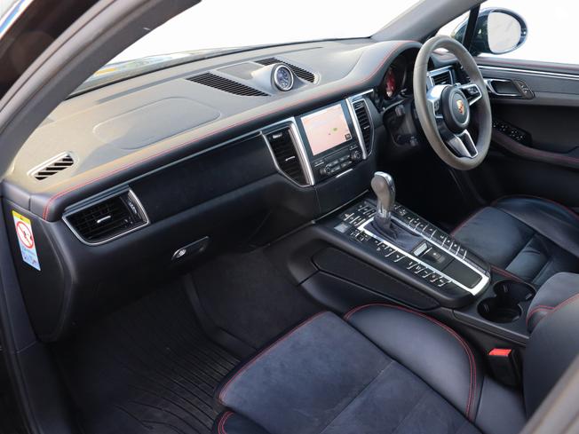 PORSCHE Macan Photo 3