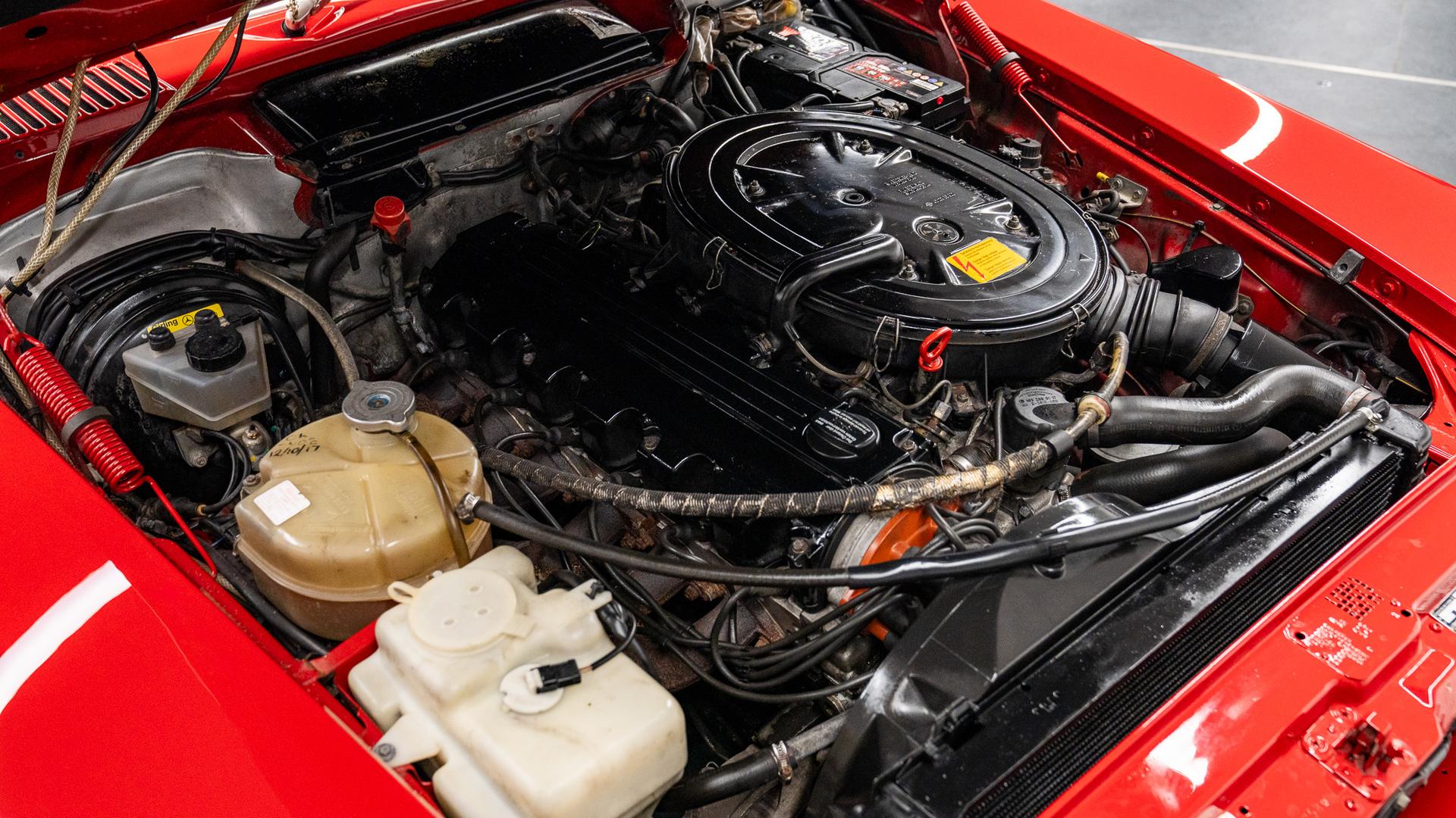 Mercedes-Benz 300 Photo e114e22c-7589-4ee8-98a6-ff9df8a0a194.jpg