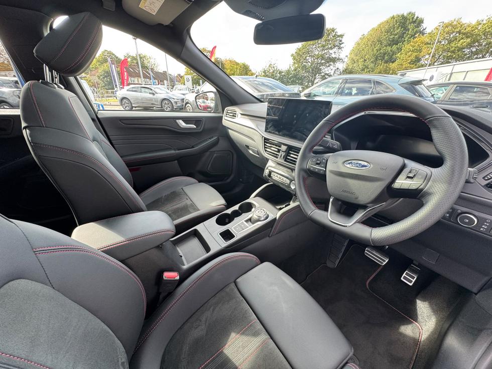 Ford Kuga Photo e117e2d3-5fd8-434a-889e-95e3c95ed8b4.jpeg