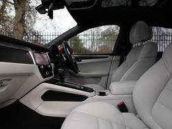 PORSCHE Macan Photo 3