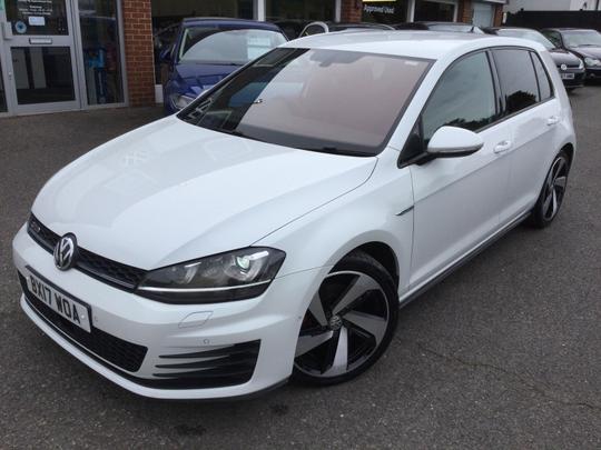 Volkswagen Golf Photo e11d63a3-65de-4298-987e-22f072cff568.jpg