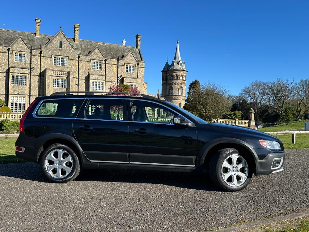 Used Volvo XC70 RE11DBU 4