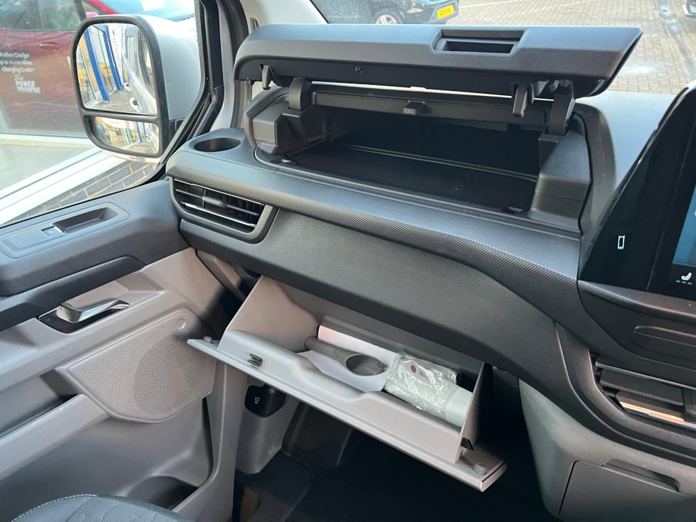 Ford Transit Custom Photo e120ee29-5f00-4888-93b5-a54b1a985381.jpeg