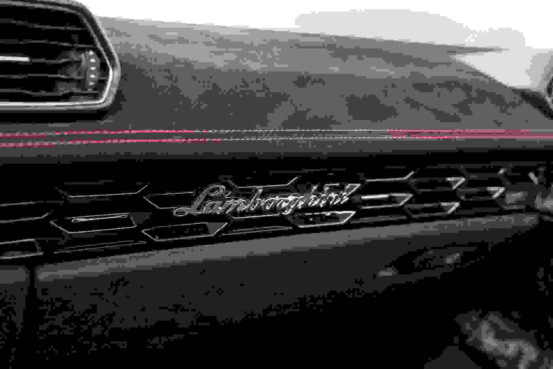 Lamborghini HURACAN Photo e13aa092-f42d-4f6a-9bba-54380e8d34ae.jpg