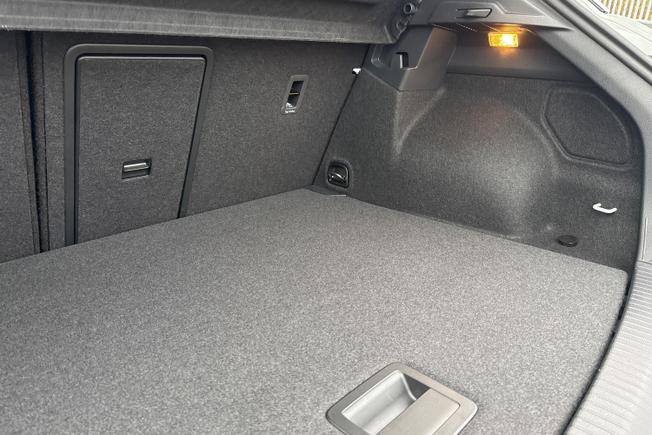 VOLKSWAGEN T-Roc Photo 16