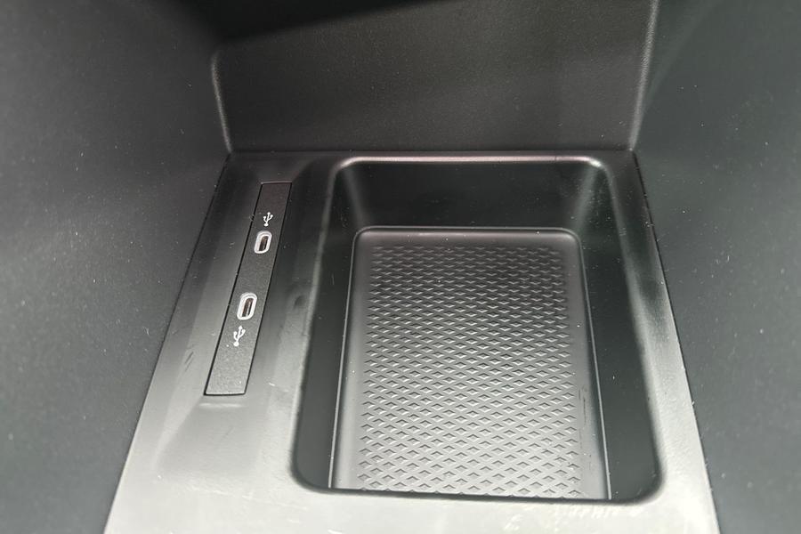 Ford TRANSIT CONNECT Photo e1437d94-eb35-487a-8ab8-b05952c17504.jpg