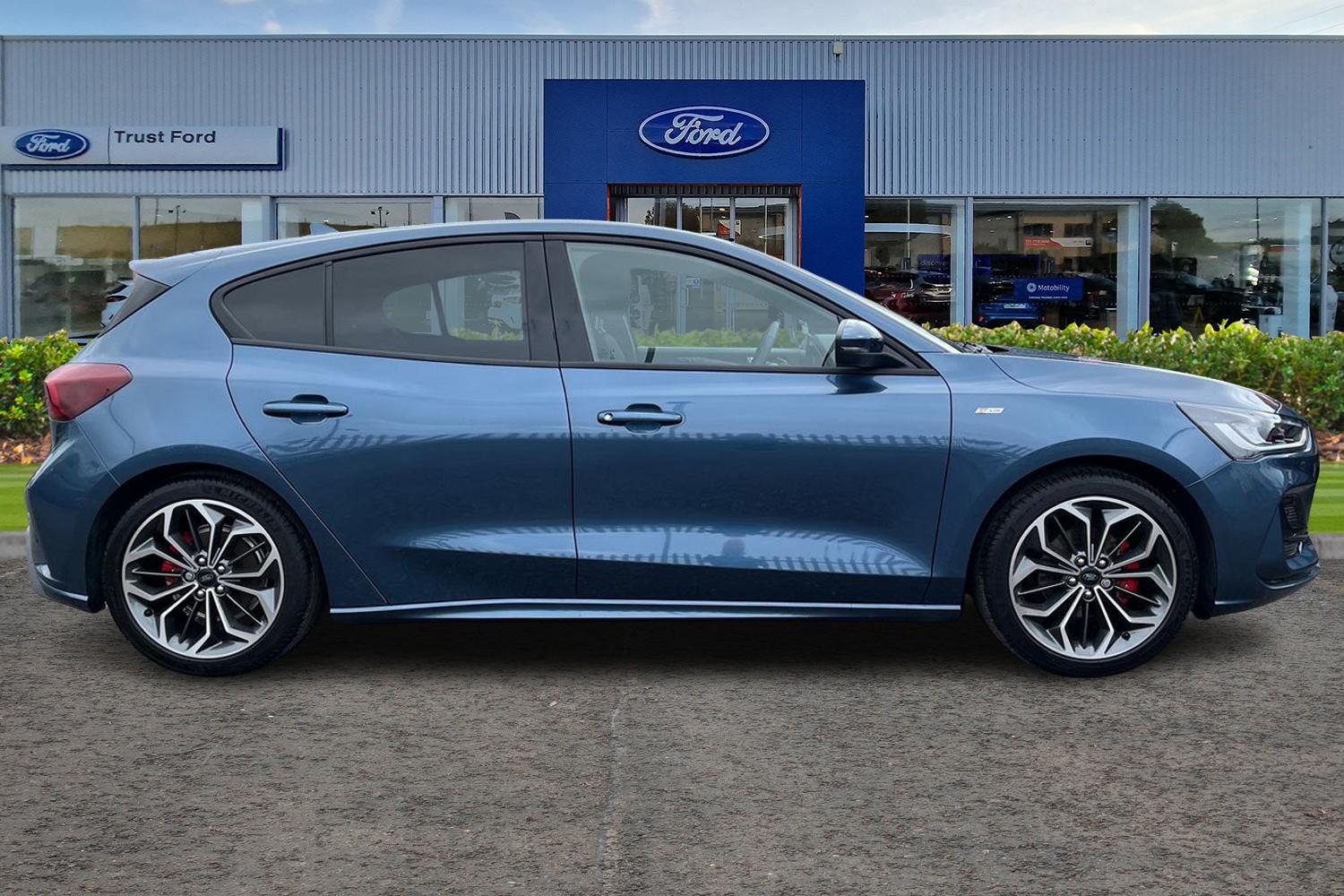 Ford FOCUS Photo 2