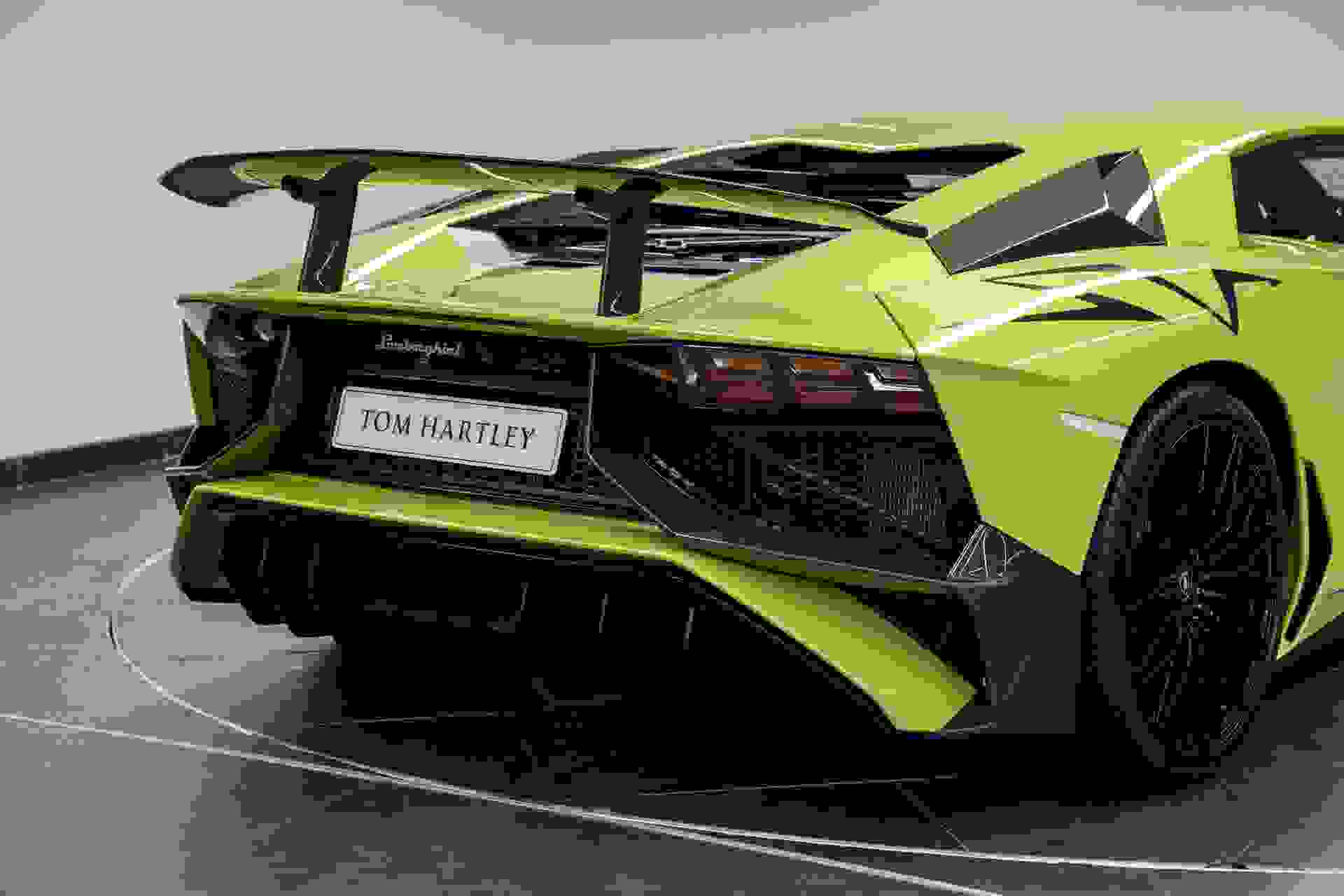 Lamborghini AVENTADOR Photo e17269e2-a40c-4a53-b1b9-cf09455ecdeb.jpg