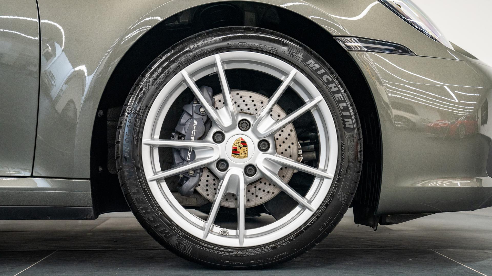Porsche 911 Photo e17e4181-a6b6-41cc-afec-8208df66c395.jpg