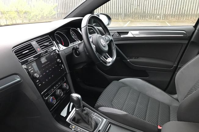 Volkswagen Golf Photo 2