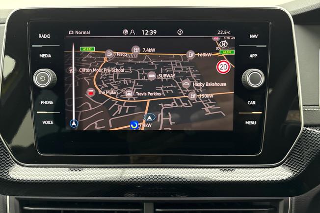 VOLKSWAGEN  T-Cross  Photo 14