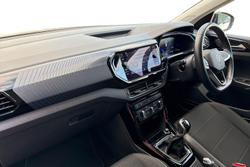 VOLKSWAGEN T-Cross Photo 2